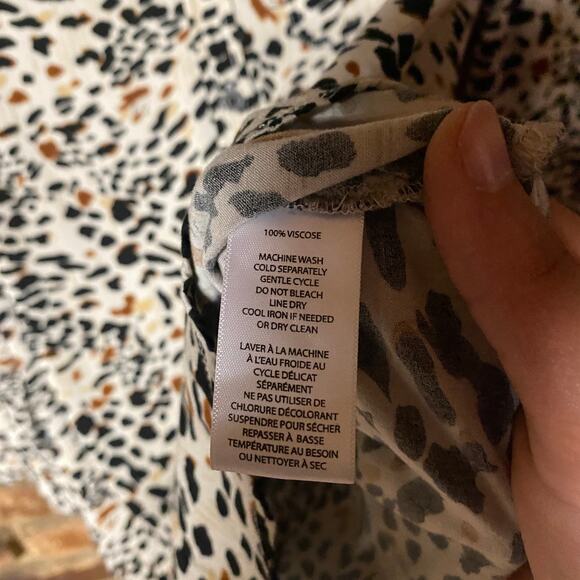 BeachLunchLounge Tan Animal Print Long Sleeve Button Down Shirt Size Small - Picture 5 of 6